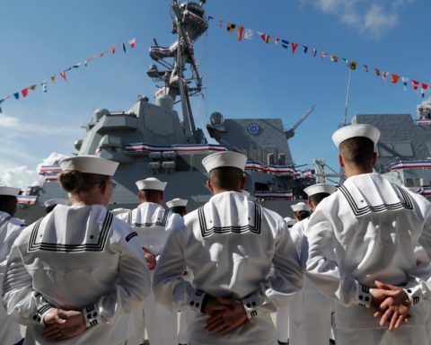 Marino de EE. UU. muere tras caer por la borda durante operaciones en el Caribe