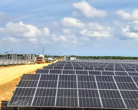 Unión Eléctrica reports record solar generation at noon this Tuesday