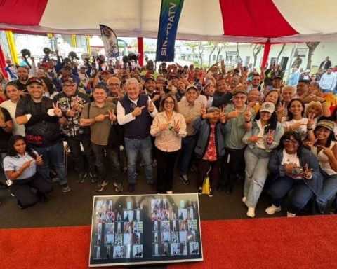 Unions around the world show solidarity with Maduro