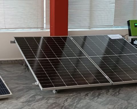 Paneles solares ofertados por Copextel