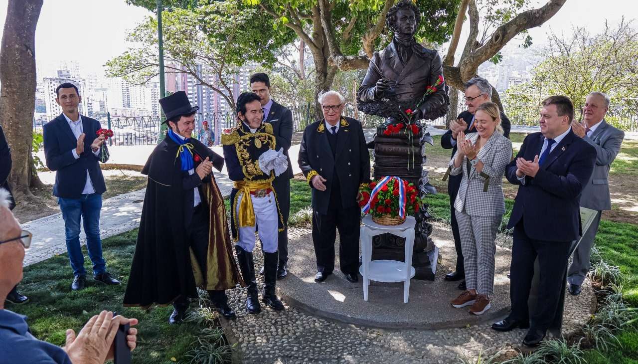 Venezuela accompanies floral offering in Caracas for Russian Diplomat's Day