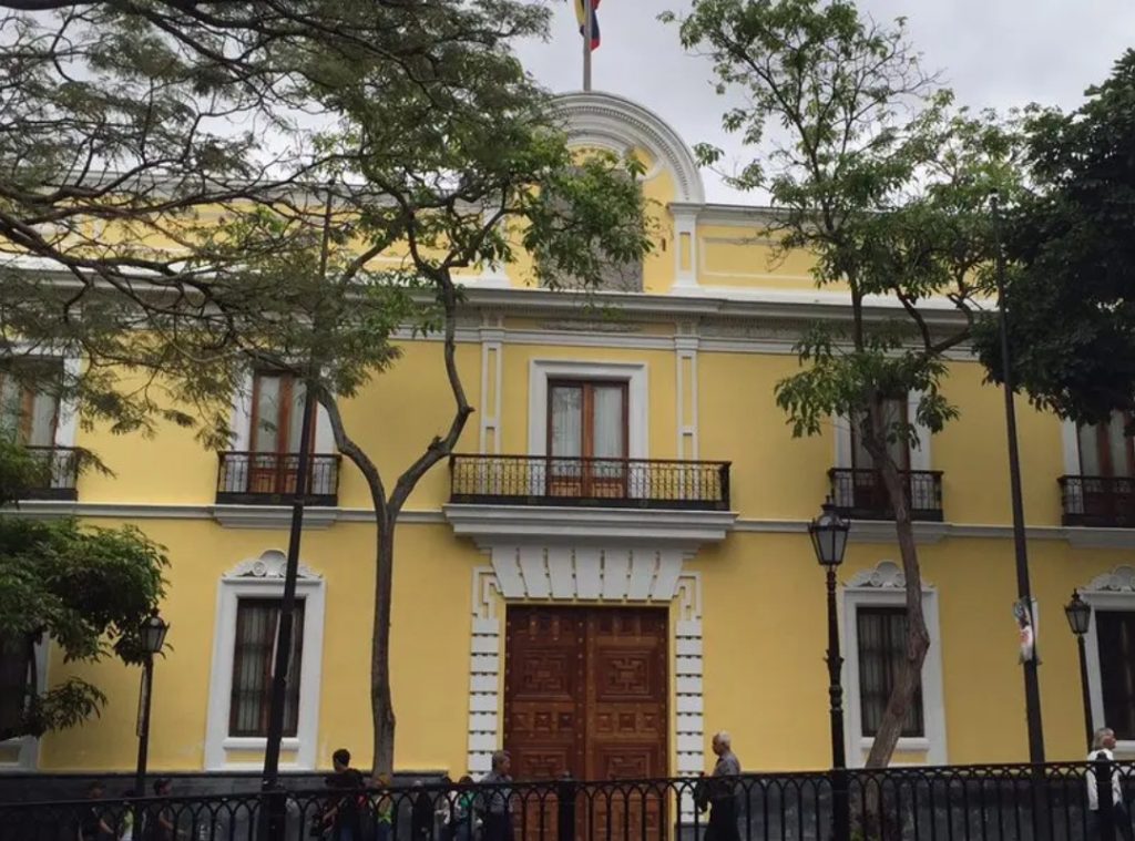 Venezuela denounces violation of diplomatic bag at Panamanian airport