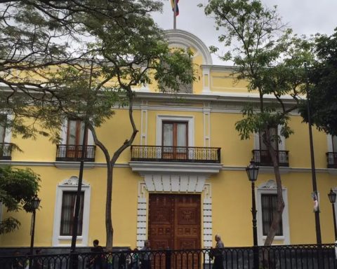 Venezuela denounces violation of diplomatic bag at Panamanian airport