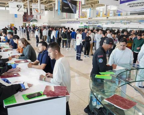 Venezuela receives 110 repatriated migrants on a flight from Miami