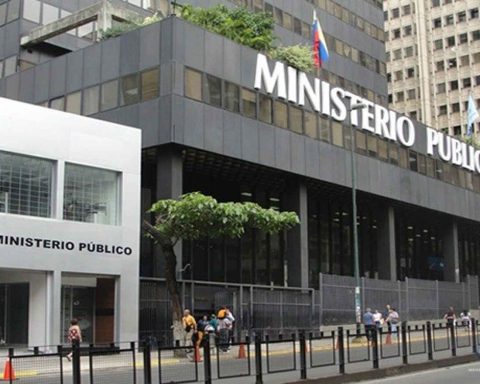 Venezuelan organizations demand justice and independence after the resignation of the prosecutor and the defender