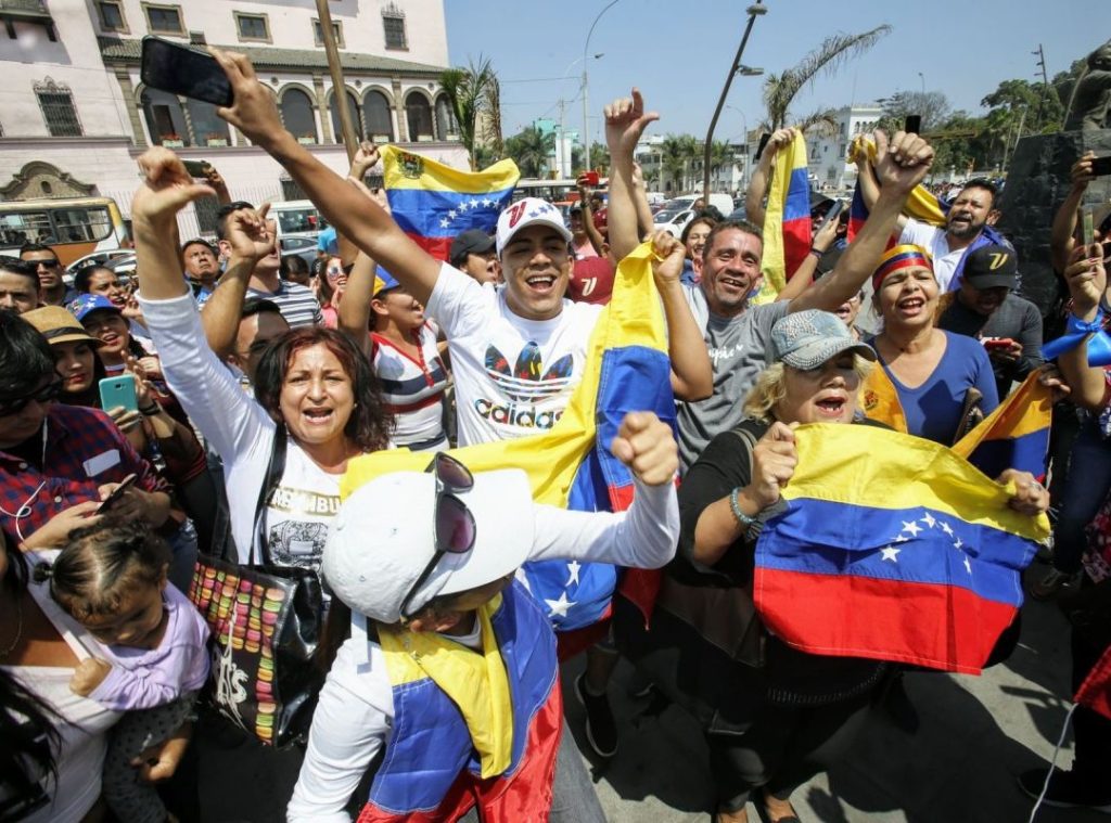 Venezuelans marched in Lima to demand the release of political prisoners and elections