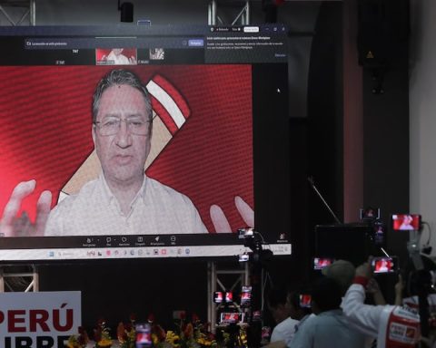 Vladimir Cerrón sues the State for S/ 8.6 million for annulled sentences