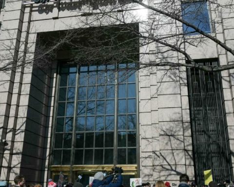 Washington Post editor leaves after layoffs