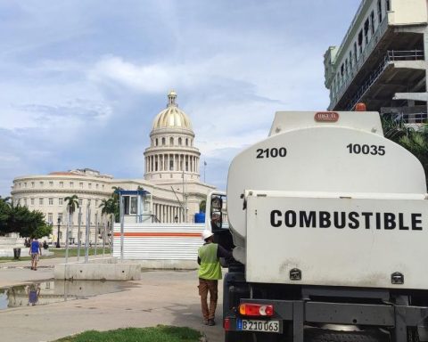 Washington will clarify that there are no restrictions on the export of fuel to private companies in Cuba