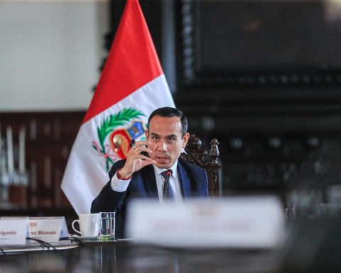 What José Jerí's astrological chart and body language say