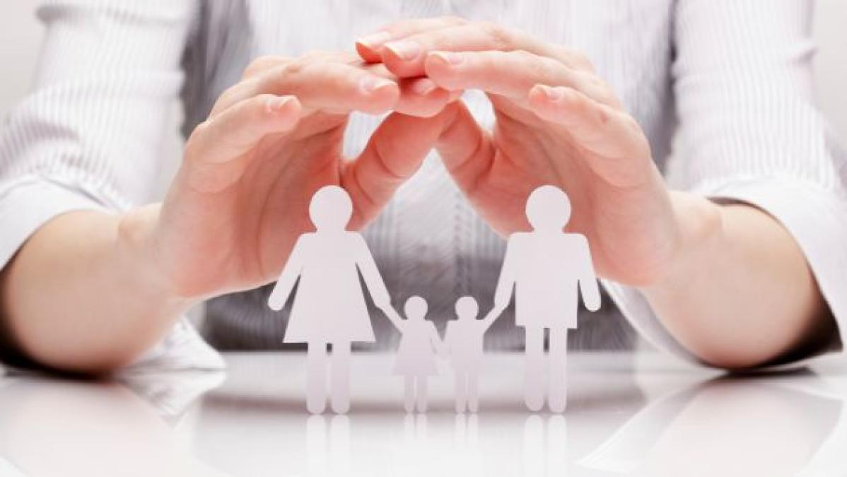 What are the main mandatory insurances in Peru?