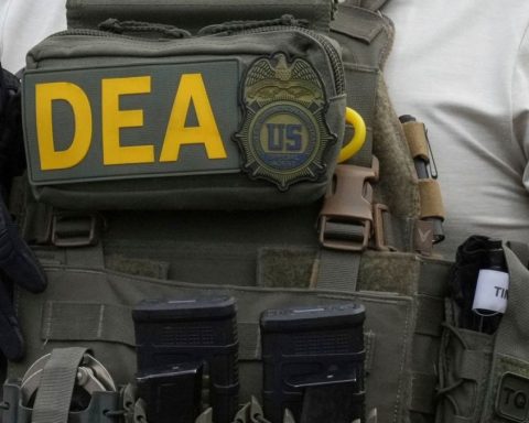 What charges does Meliton Cordero, a DEA agent detained in the DR, face?
