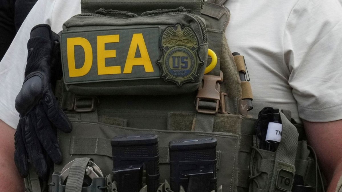 What charges does Meliton Cordero, a DEA agent detained in the DR, face?