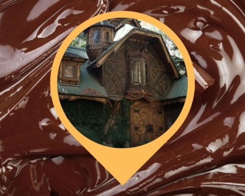 Where is the famous 'Chocolate House' of Chile