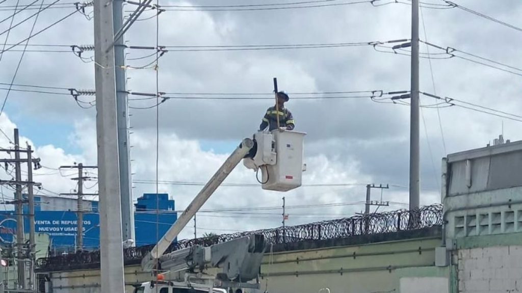 Which sectors do not have electricity after failure in 138 kV substation lines? Edeeste deploys brigades