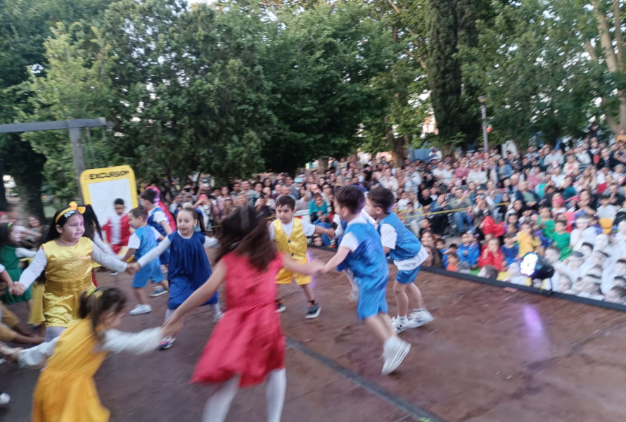 Who will receive the school bonus of 2,500 pesos starting March 3