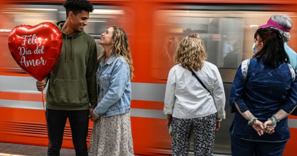 Will you be giving away balloons this February 14? You will not be able to enter the CDMX Metro with them