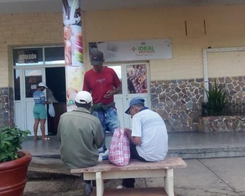 With empty markets, retirees are left without selling wild pigs to survive