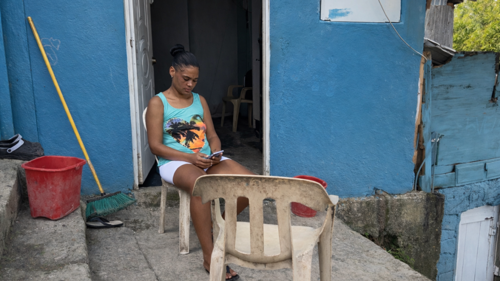 Woman, mother and “nini”: the female face of a worrying statistic