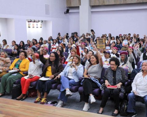 Women of the world make up the “Cilia Flores International Solidarity Brigades for Peace”