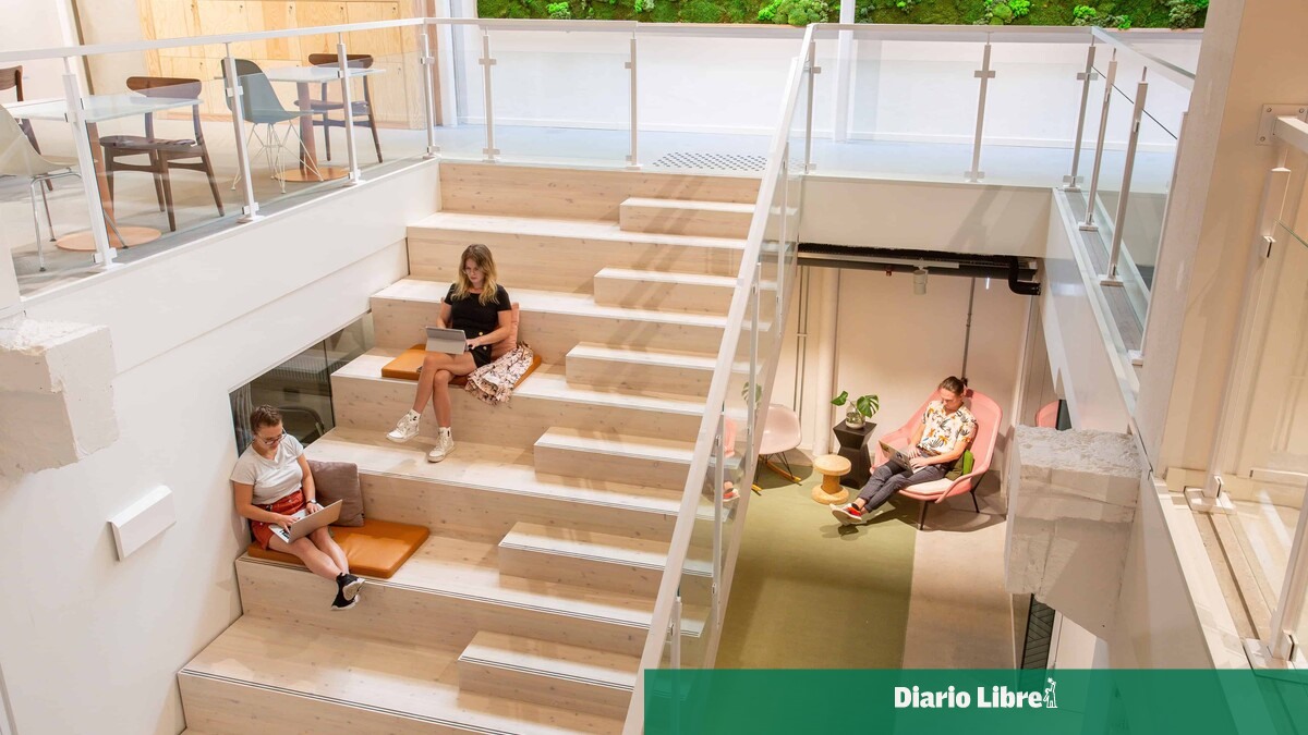 Work in 2026: hybrid model, AI and well-being will set the trend