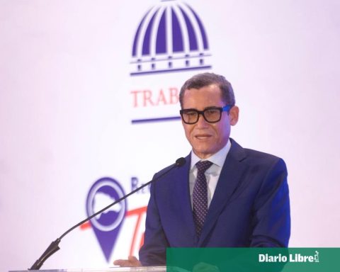 Work will pay salaries for people in job training companies