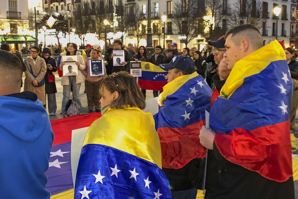 Young Venezuelans demand in Madrid the release of political prisoners and a change in the country