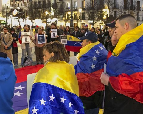 Young Venezuelans demand in Madrid the release of political prisoners and a change in the country