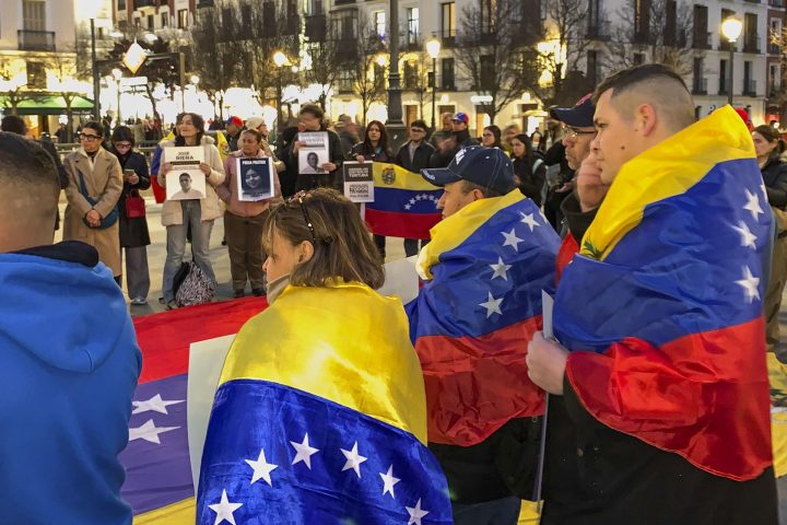 Young Venezuelans demand in Madrid the release of political prisoners and a change in the country