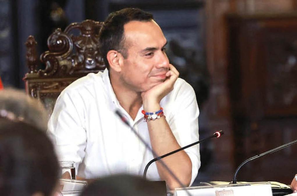 Young women obtained positions in the State after visiting José Jerí