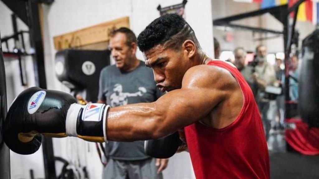 Yuriolkis Gamboa returns with a contract to fight bare knuckles