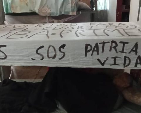 to the cry of "Homeland and Life"dozens of prisoners riot in the Canaleta prison, in Ciego de Ávila