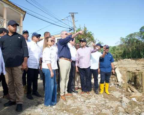 Abinader asegura indemnizaciones para afectados por inundaciones en Gaspar Hernández