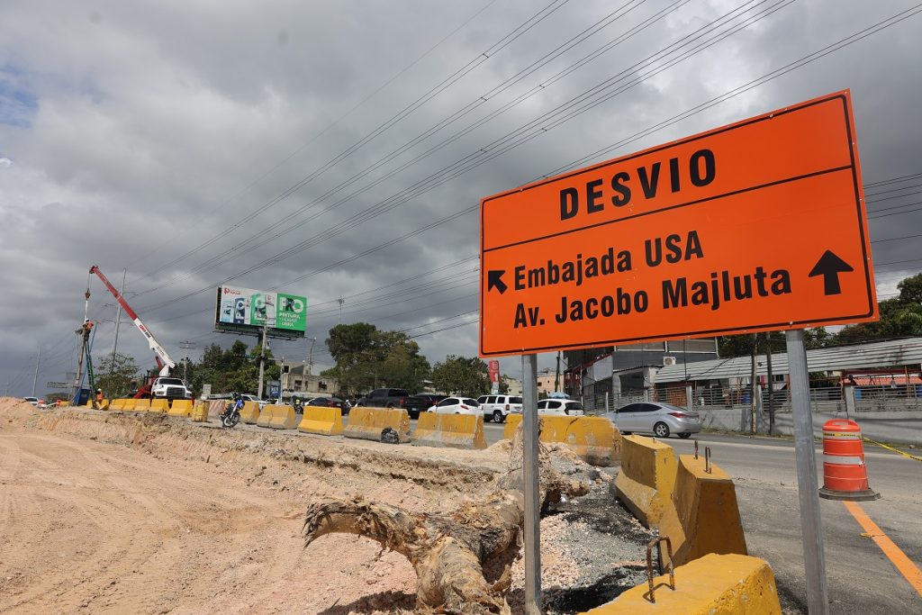 Attention drivers: Republic of Colombia is partially closed with Jacobo Majluta