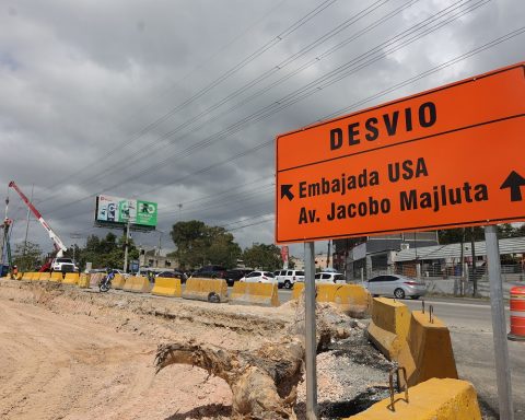 Attention drivers: Republic of Colombia is partially closed with Jacobo Majluta