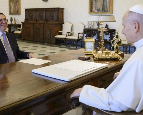 Bruno Rodríguez se encuentra con el papa León XIV