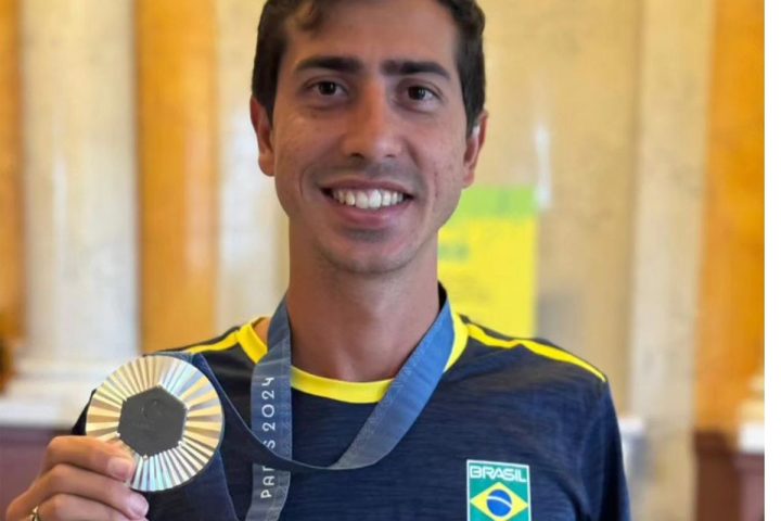 Caio Bonfim wins silver in the world stage of race walking in China
