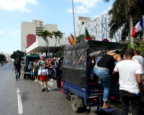 Crisis, uncertainty and rumor of contacts: the US oil siege of Cuba is one month old