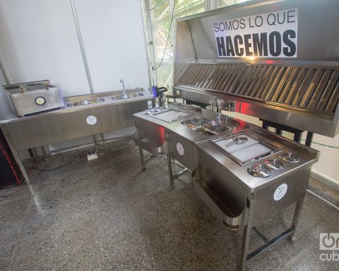 Cuba finally approves that state and private companies associate