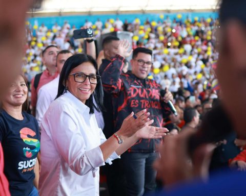 Delcy Rodríguez: in the face of difficulties we always stand up