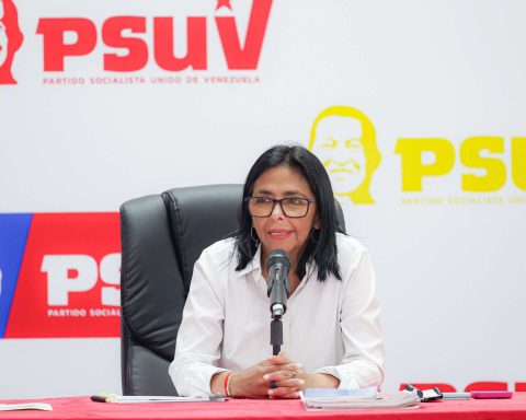 Delcy Rodríguez meets with the National Directorate of the PSUV prior to the 8M Consultation