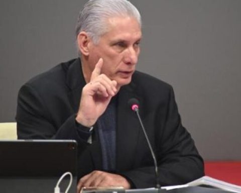 Díaz-Canel insists on improving a failed economic model instead of adopting another