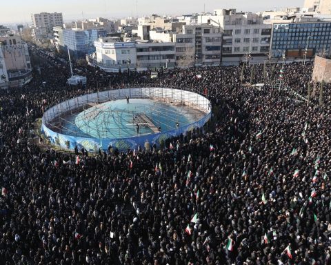 First US casualties soon in war against Iran and Trump opens the door to dialogue