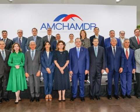 Government evaluates contracting insurance against rise in oil prices