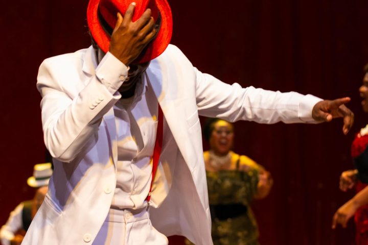 Grupo dos Dez gives a unique performance of Madame Satã in BH