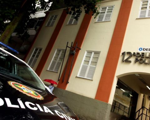 Indicted for gang rape in Rio presents himself to the police and is arrested