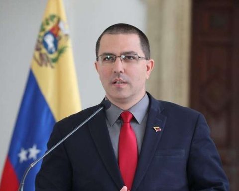 Jorge Arreaza announces freedom of 31 soldiers under alternative measures