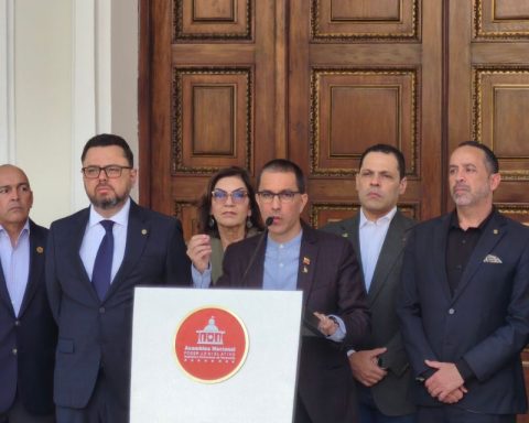 Jorge Arreaza warns that if he commits "a new crime, he will be tried"