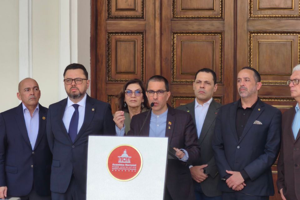 Jorge Arreaza warns that if he commits "a new crime, he will be tried"