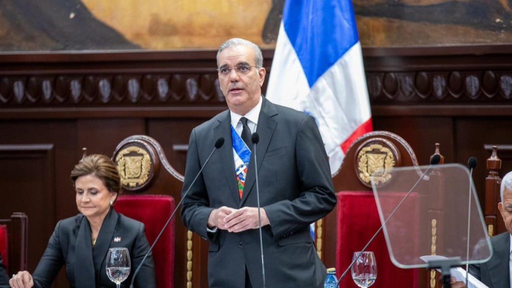 Luis Abinader highlights progress in financial inclusion with more than 110,000 new formal credits